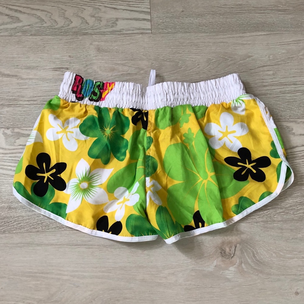 New Italian Girl’s Dri-Fit Athletic Floral Shorts - Picture 2 of 16